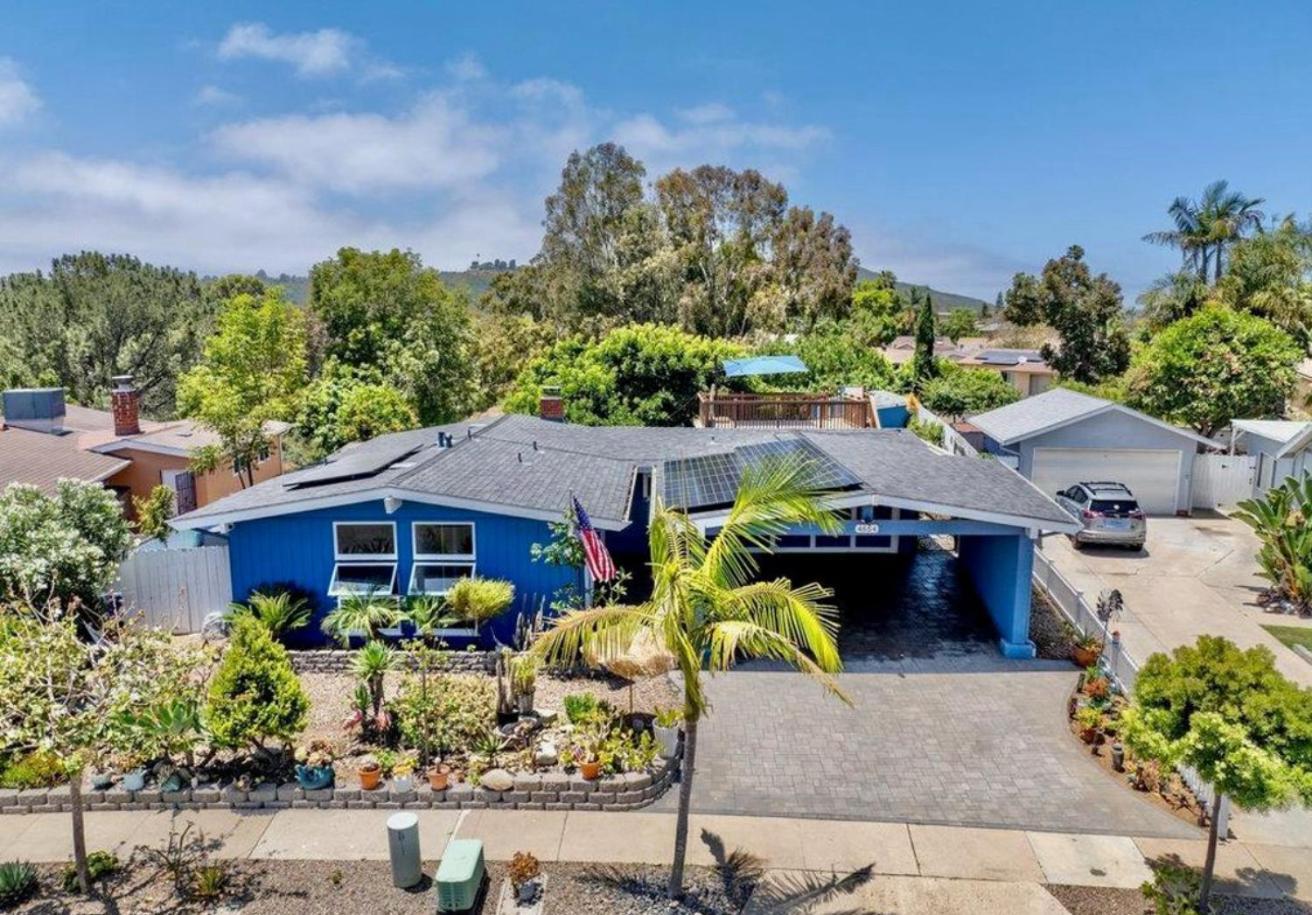 Holiday home Canyon View 2Br Near Beach Balcony Retreat W Parking *