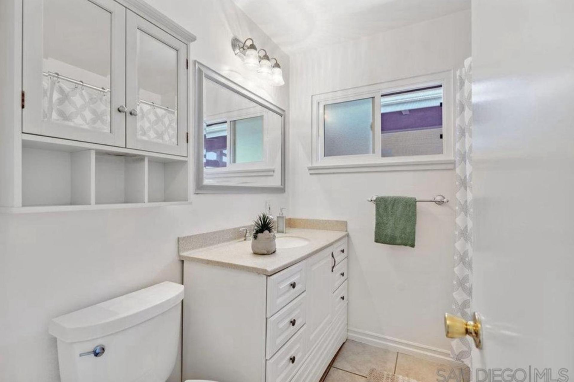 Canyon View 2Br Near Beach Balcony Retreat W Parking Holiday home *